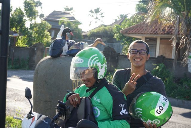 Akrab memang banyak orang tak ada salahnya, asal tahu batasan.