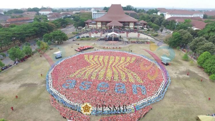 Dear Maba UGM, Inilah Pesan Dari Alumni yang Waktu OSPEK Dulu Enggak Pernah Difoto Pakai Drone