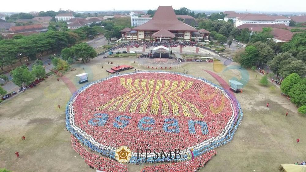 Dear Maba UGM, Inilah Pesan Dari Alumni yang Waktu OSPEK Dulu Enggak Pernah Difoto Pakai Drone