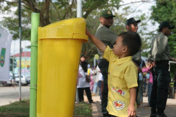 Buang sampah pada tempatnya