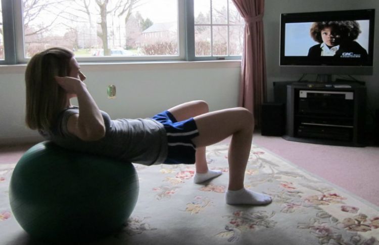 exercise-while-watching-TV-emag-1024x739