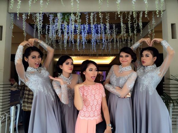 15 Hal yang Kamu Alami Saat Ditinggal Nikah Teman-teman Padahal Kamu Masih Sendiri