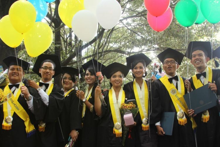 Ditinggal wisuda teman-teman bukan alasan bersedih (kredit: Hardya Pranadipa)