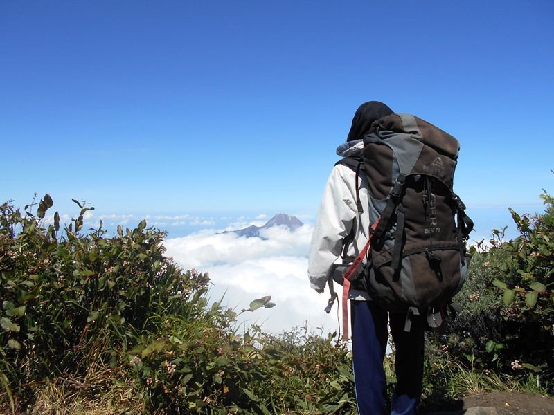 7 Alasan Cewek yang Suka Mendaki Gunung Tidak Layak untuk Disia-siakan