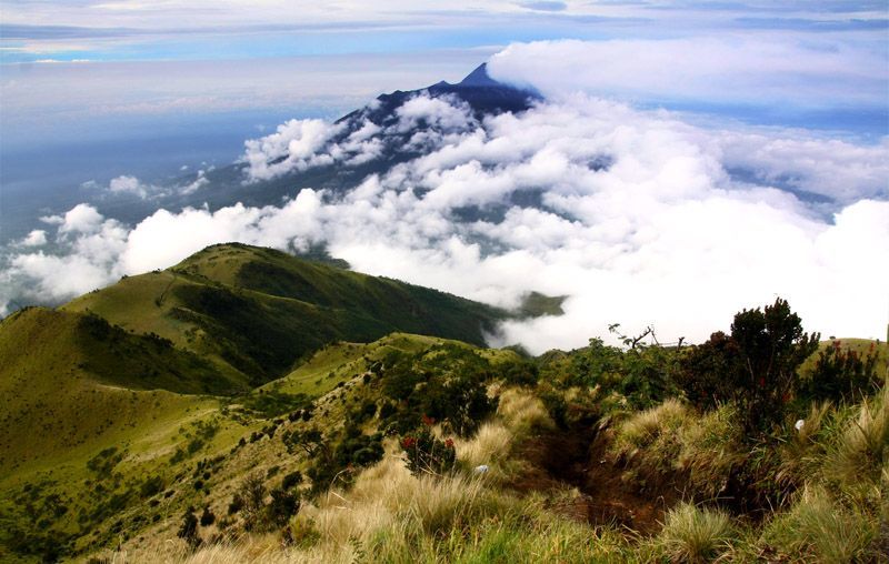 9 Gunung di Jawa Tengah yang Keindahannya Akan Membuatmu Terperangah