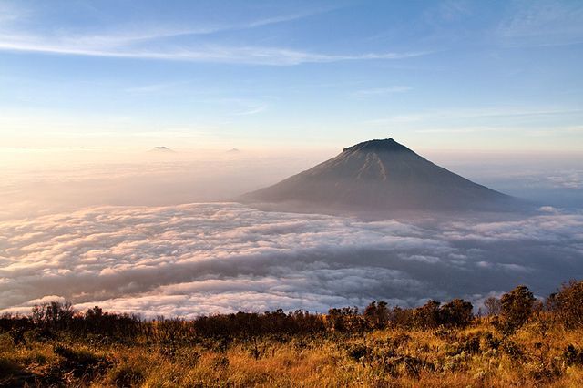 9 Gunung di Jawa Tengah yang Keindahannya Akan Membuatmu Terperangah