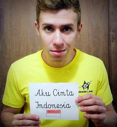 Udah bule, cinta Indonesia lagi...