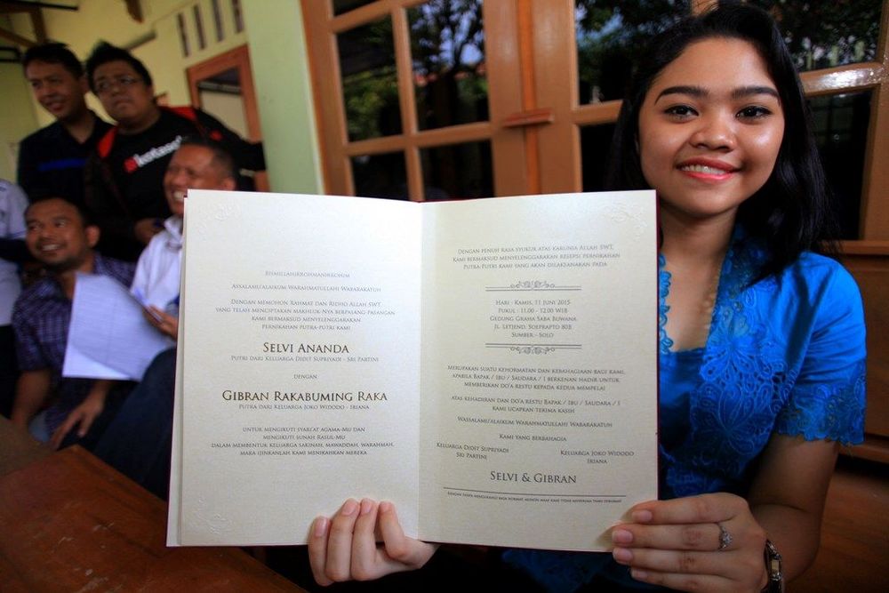 Kenapa Sih Harus Banget Ada Gelar Sarjana di Undangan Pernikahan Orang Indonesia?