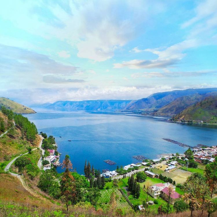 Danau Toba selalu terlihat fotogenic level dewa (Kredit Foto: @anuakbar)