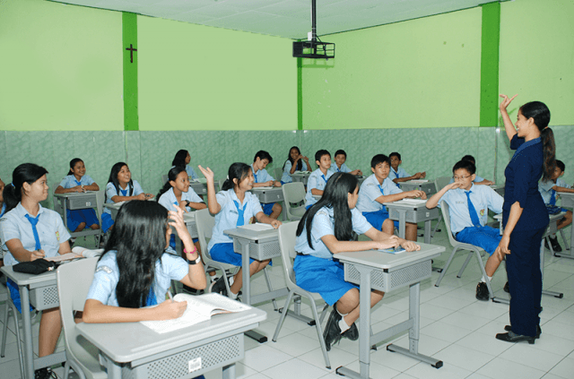 Belajar di kelas