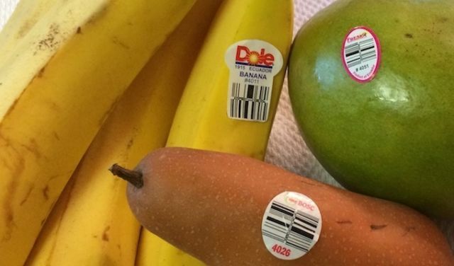 Pastikan barang tanpa kemasan seperti buah sudah kamu timbang dan diisi barcode