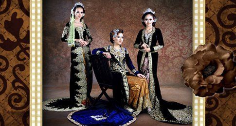 kebaya hitam beludru