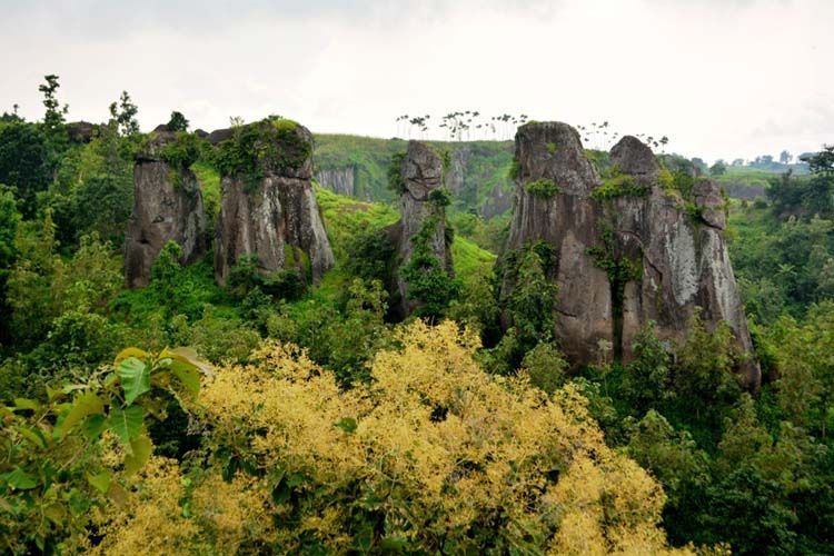 Stonehonge versi Indonesia, di Batu So'on Solor.