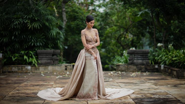 8 Gaya Kebaya Pernikahan Simpel Nan Chic yang Bikin Kamu Menikah Dengan Cantik