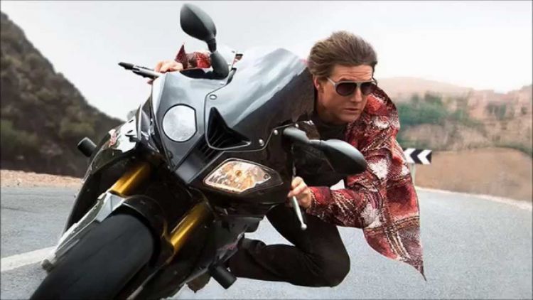 tom cruise beraksi hebat lagi di film ini