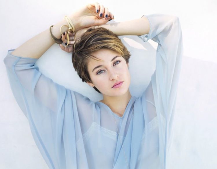 Shailene Woodley aja keliatan cewek banget kok!