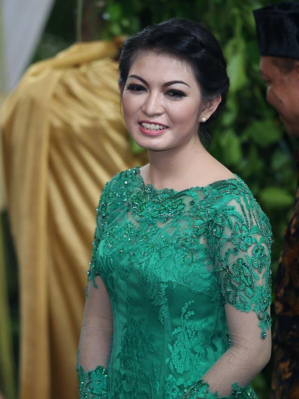 9 Ide Kebaya  yang Akan Mempercantikmu di Hari Lamaran Nanti