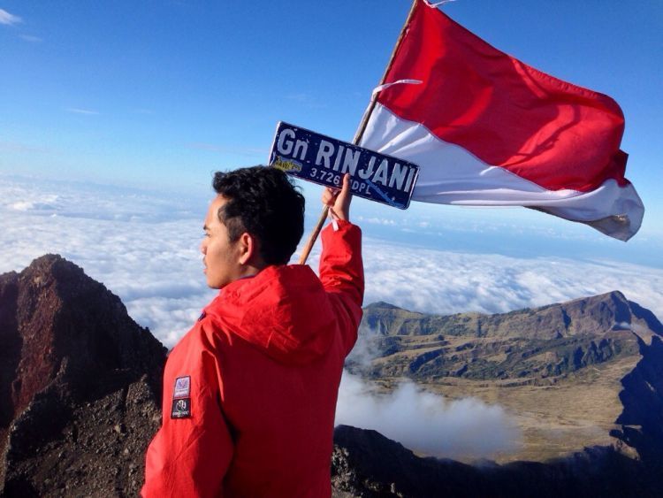 Langkahkan kaki ke Semeru dan Rinjani. 