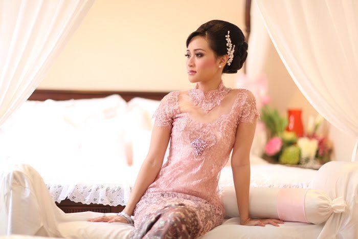 kebaya lengan pendek tetap bisa anggun