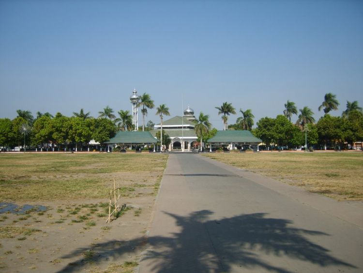 Alun-alun kota Jombang (credit: @yoyoks)