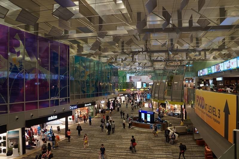 5 Gratisan yang Bisa Kalian Coba Saat Transit di Changi Airport