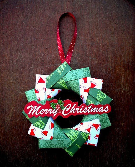 Hias pintu rumahmu dengan origami chirstmas wreath