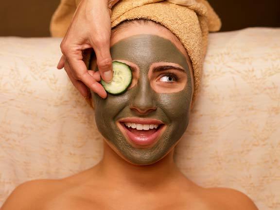 Treat aja cewekmu ke spa biar bikin dia bahagia