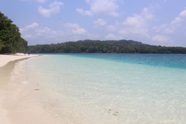 pantai peucang