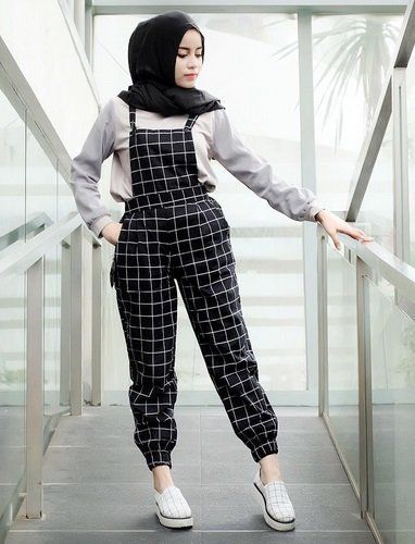 Aghnia Punjabi, Selebgram Asal Malang