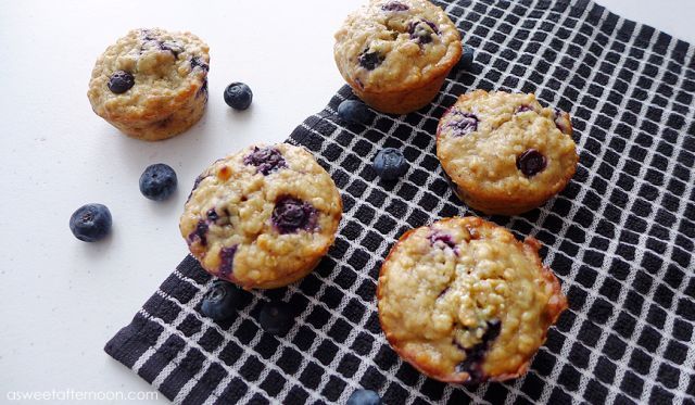 Muffin oatmeal dengan blueberry dan pisang