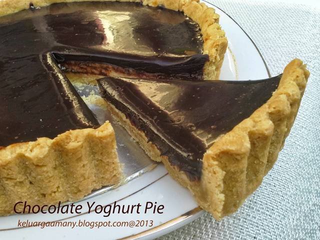 chocolate yoghurt pie