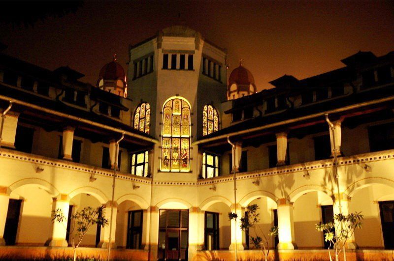 Pengalaman Berkunjung ke Lawang Sewu di Malam Hari