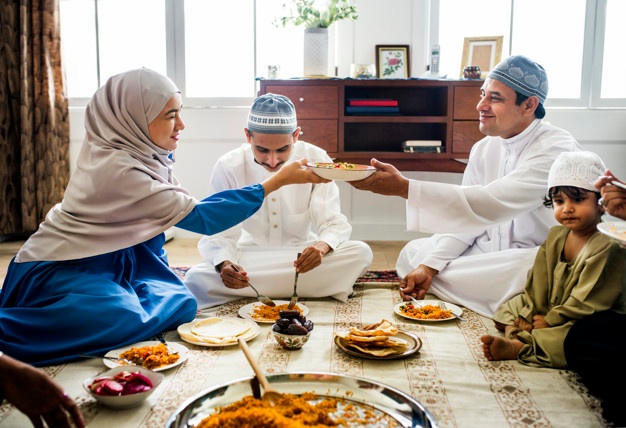 Berbuka puasa bersama keluarga