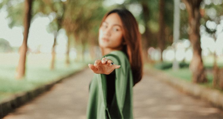 Sekarang Aku Mengerti, Merelakan adalah Cara Mencintai Paling Indah Meski Sudah Tidak Lagi Saling Memiliki