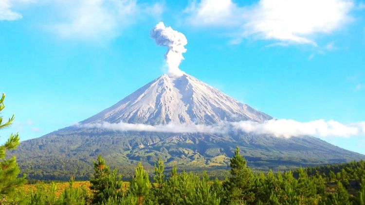 8 Objek Wisata yang Bisa Kamu Kunjungi di Sekitar Merapi. Bukti Satu Gunung Menyimpan Banyak Kekayaan Alam