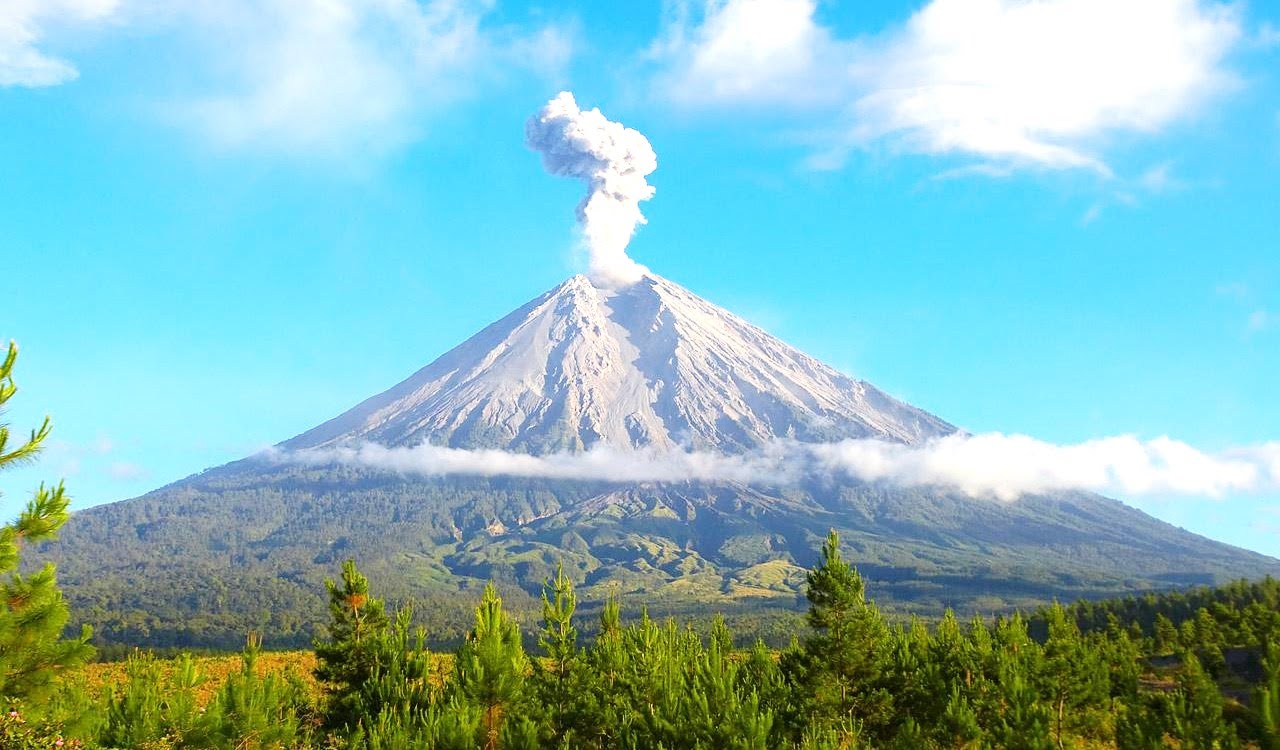 8 Objek Wisata yang Bisa Kamu Kunjungi di Sekitar Merapi. Bukti Satu Gunung Menyimpan Banyak Kekayaan Alam