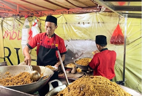 Belajar Memaknai Kesederhaan dari Nasi Goreng Kebon Sirih. Pantesan Legend Banget di Jakarta