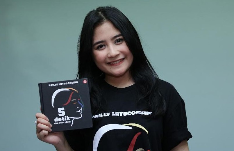 Prilly Jago Banget Bikin Puisi Lho!