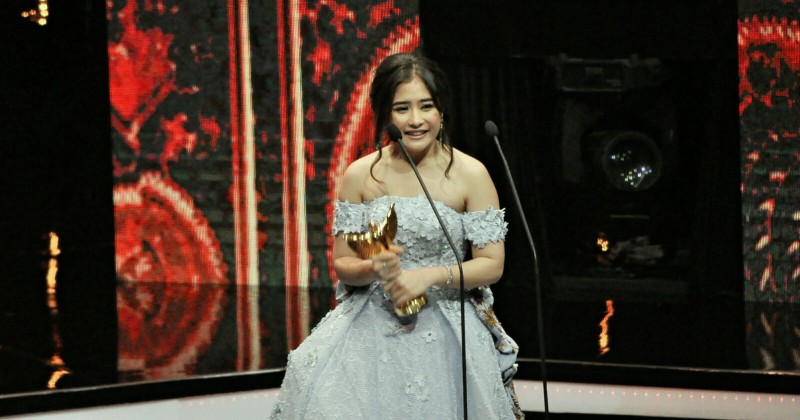 Deretan Penghargaan Berhasil Diraih Prilly