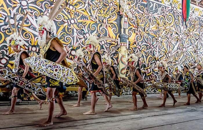 Berwisata Sambil Mengenal Suku Dayak di Desa Budaya Pampang Samarinda