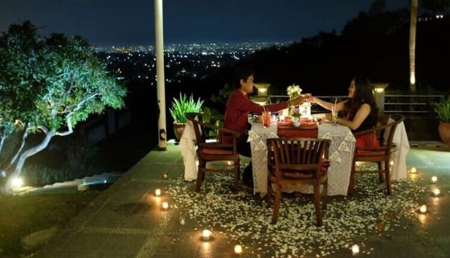 Romantis banget pasti Dinner di malam honeymoon