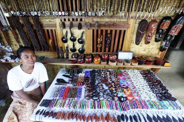 Sebelum pulang, beli oleh-oleh dulu