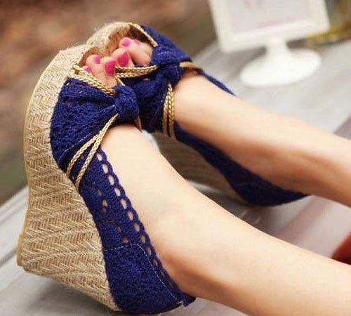 pakai wedges biar nggak terlalu capek