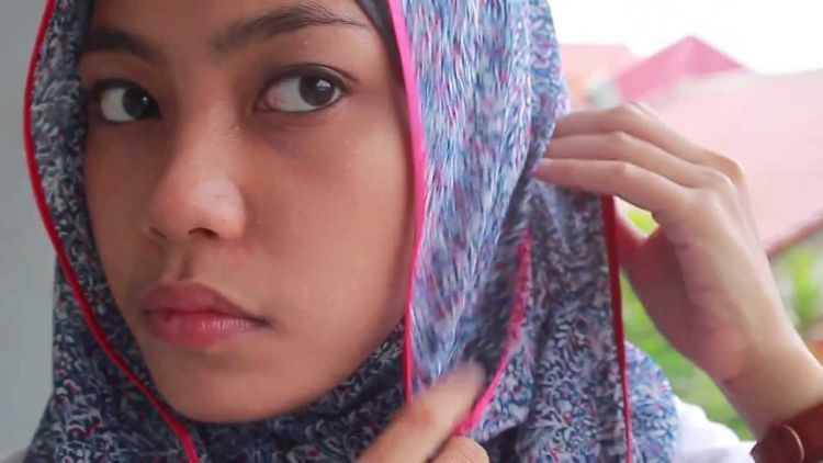 Kalau Ada, Ribet. Gak Ada, Lebih Ribet Lagi! Ini 9 Unek-Unek Cewek Berhijab Tentang Jarum Pentulnya