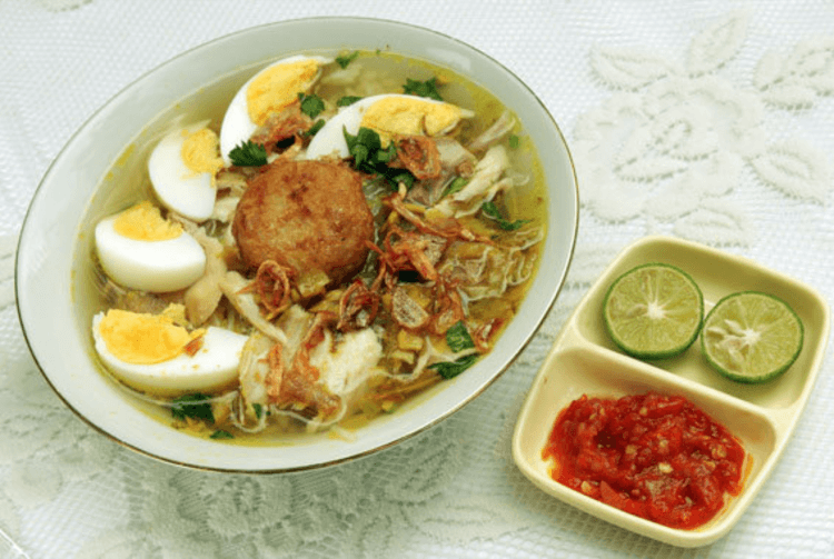 makan soto enaknya langsung pas masih panas