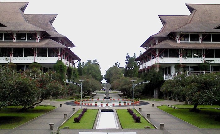 Institut Teknologi Bandung - ITB 