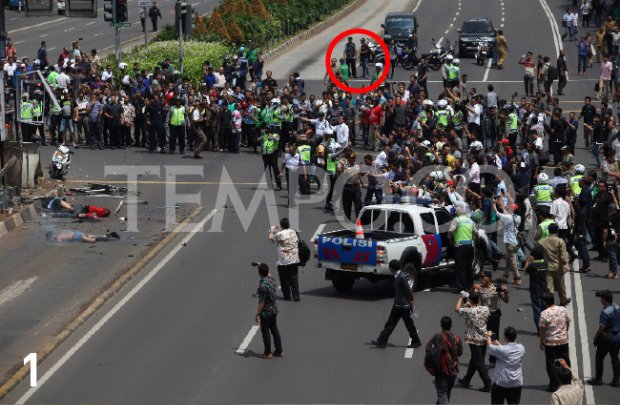 ngga sadar penjahatnya di belakang