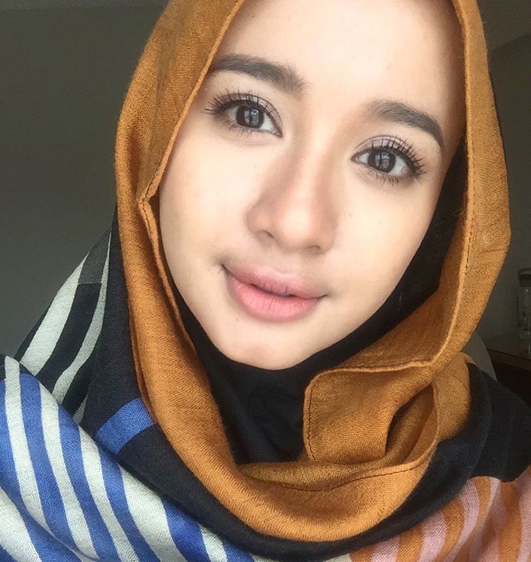 jilbab gold ini bisa kamu pakai pas acara formal