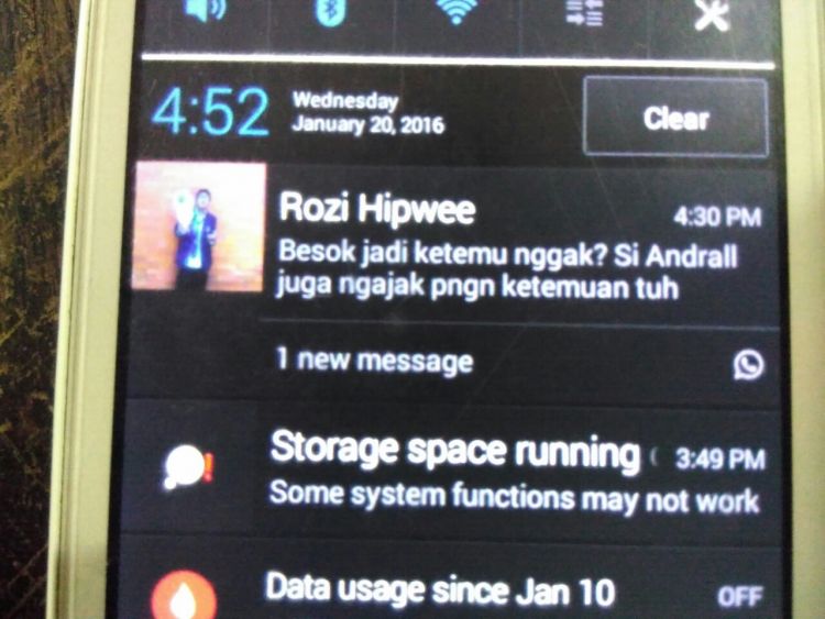 bisa baca dari notifikasi, tapi tetep hati-hati. Jangan sampai kepencet