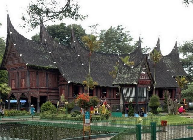 MUSEUM RUMAH ADAT BA ANJUANG